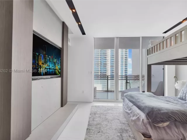 2-bedroom condo for sale in Hollywood - 3535 S Ocean Drive 2104 - MondialRealty