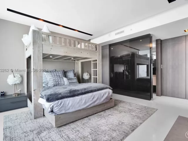 2-bedroom condo for sale in Hollywood - 3535 S Ocean Drive 2104 - MondialRealty
