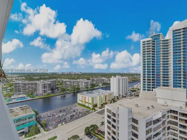 2-bedroom condo for sale in Hollywood - 3535 S Ocean Drive 2104 - MondialRealty
