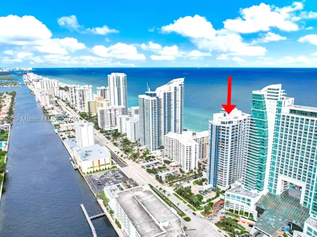2-bedroom condo for sale in Hollywood - 3535 S Ocean Drive 2104 - MondialRealty