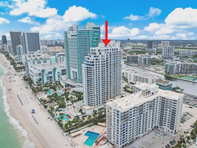 2-bedroom condo for sale in Hollywood - 3535 S Ocean Drive 2104 - MondialRealty