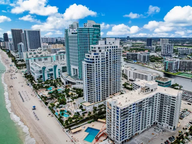 2-bedroom condo for sale in Hollywood - 3535 S Ocean Drive 2104 - MondialRealty