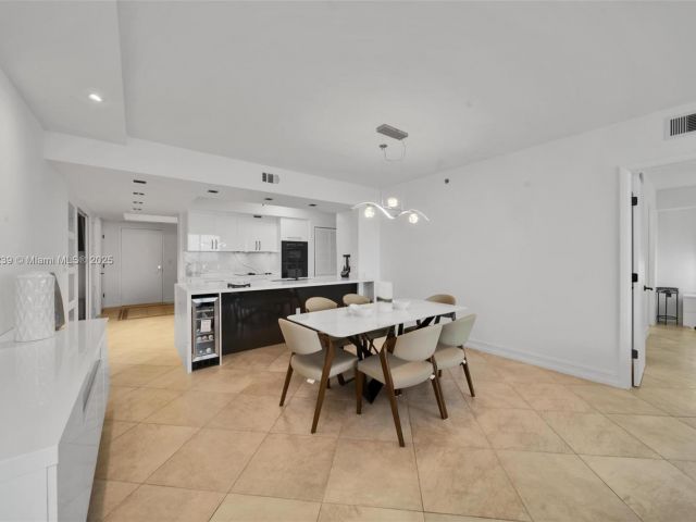 Apartment for rent  Unit #4704 - photo 5673158