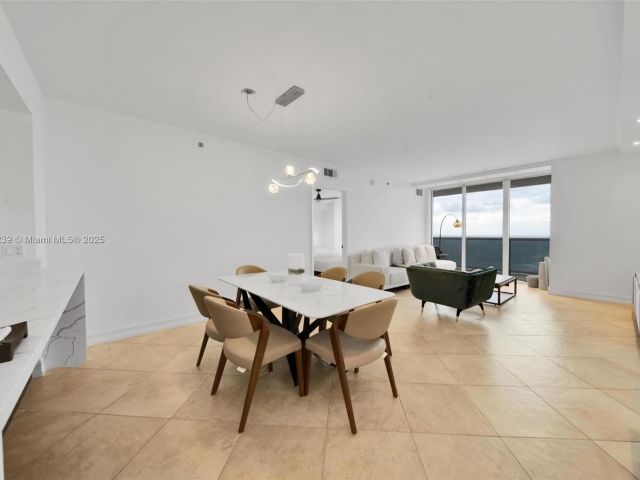 Apartment for rent  Unit #4704 - photo 5673159