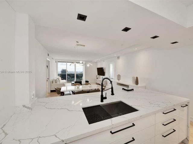 Apartment for rent  Unit #4704 - photo 5673166