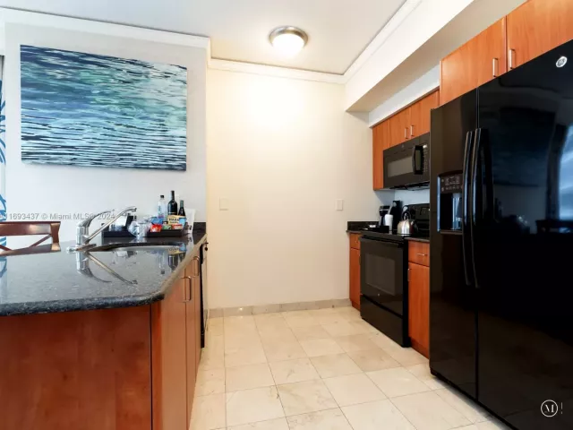 Apartment for sale  Unit #714-715 - photo 5658324