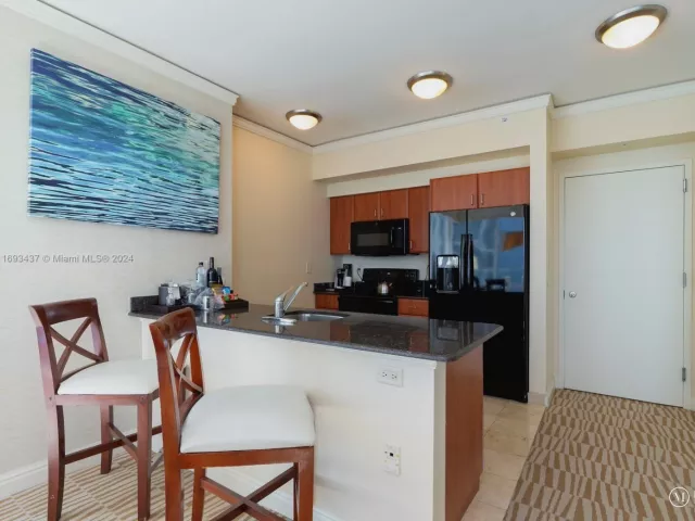 Apartment for sale  Unit #714-715 - photo 5658326