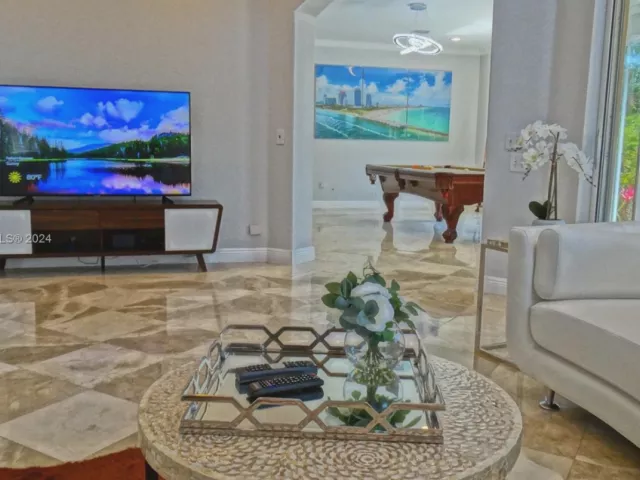 4-bedroom home for rent in Hollywood -  - MondialRealty