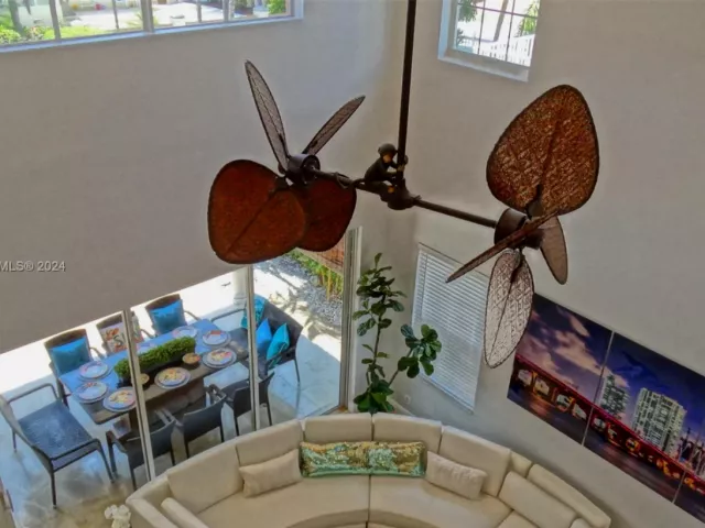 4-bedroom home for rent in Hollywood -  - MondialRealty