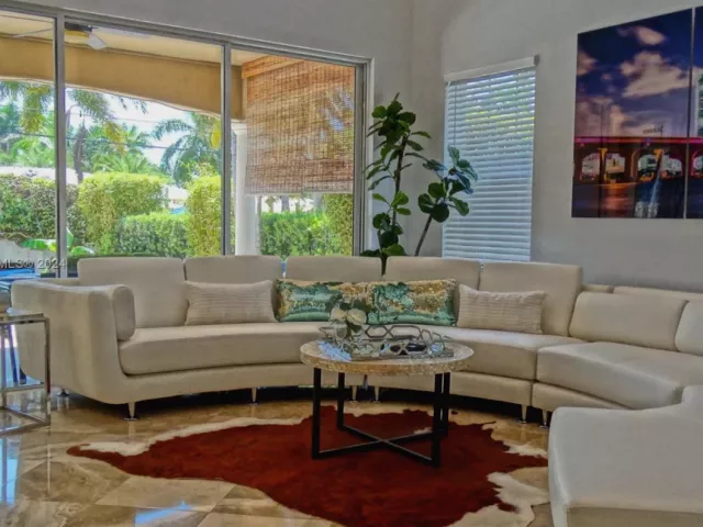 4-bedroom home for rent in Hollywood -  - MondialRealty