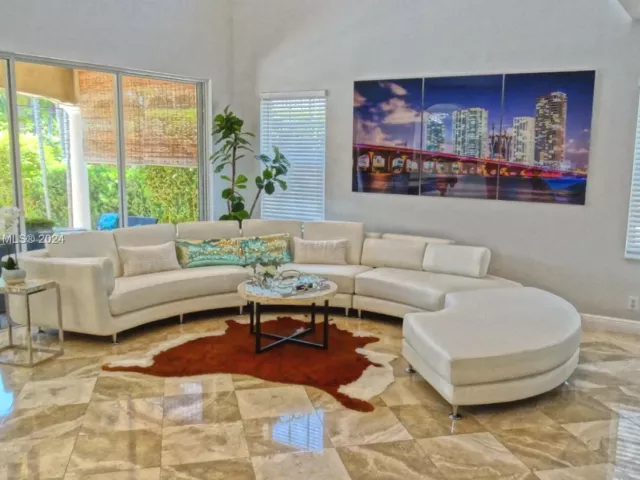 4-bedroom home for rent in Hollywood -  - MondialRealty