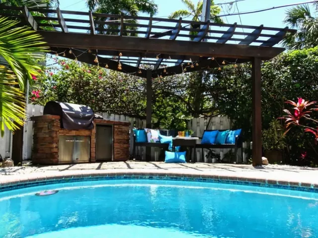 4-bedroom home for rent in Hollywood -  - MondialRealty