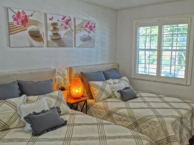 4-bedroom home for rent in Hollywood -  - MondialRealty