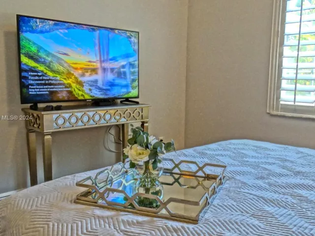 4-bedroom home for rent in Hollywood -  - MondialRealty