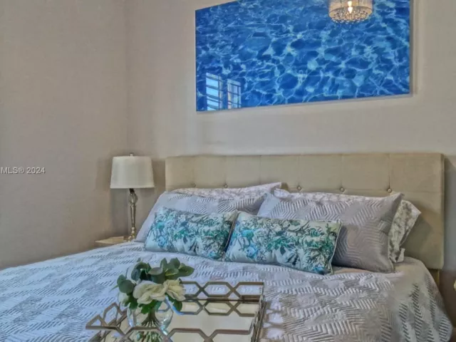 4-bedroom home for rent in Hollywood -  - MondialRealty