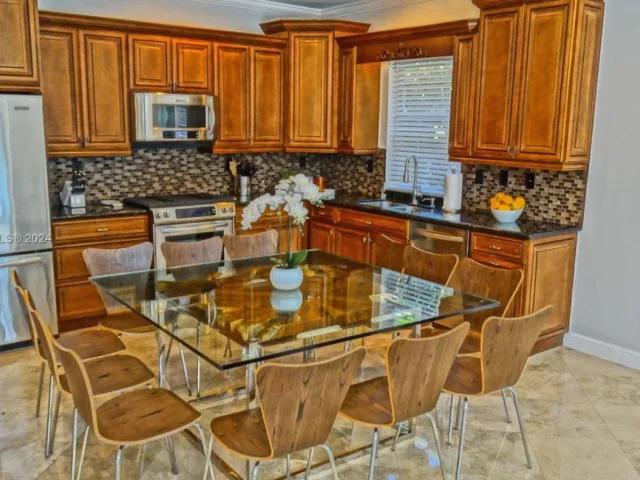 4-bedroom home for rent in Hollywood -  - MondialRealty