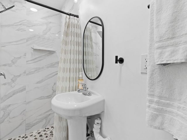 Home for sale at 615 SE 11th Ave - photo 5901091