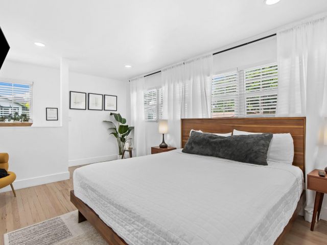 Home for sale at 615 SE 11th Ave - photo 5901092