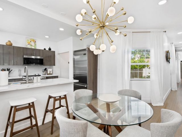 Home for sale at 615 SE 11th Ave - photo 5901097