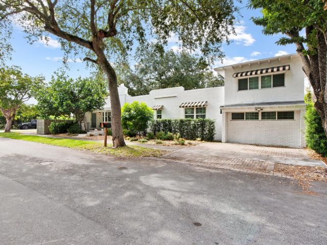 Home for sale at 615 SE 11th Ave - photo 5901101