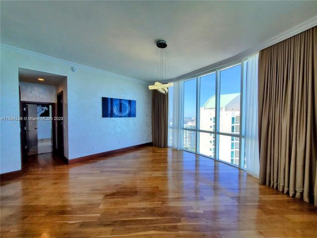 Apartment for sale  Unit #3601 - photo 5661746