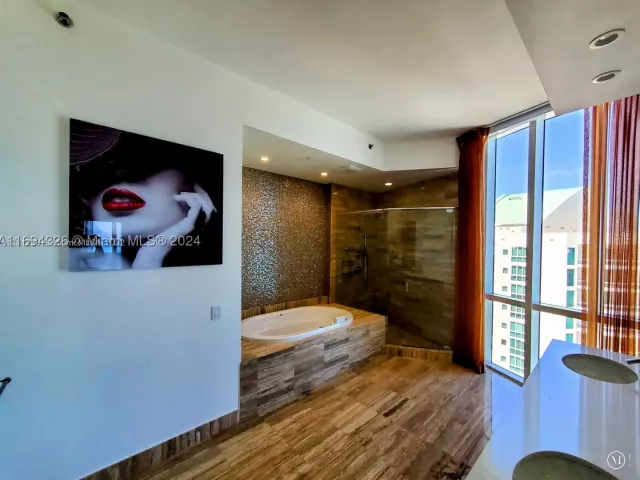 3-bedroom condo for sale in Sunny Isles Beach - 16001 Collins Ave 3601 - MondialRealty