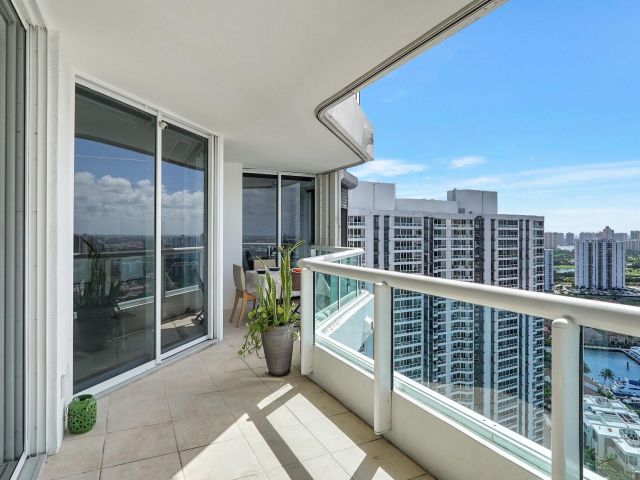 Apartment for sale  Unit #3105 - photo 5545379