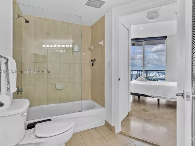2-bedroom condo for rent in Miami - 1750 N Bayshore Dr 5014 - MondialRealty