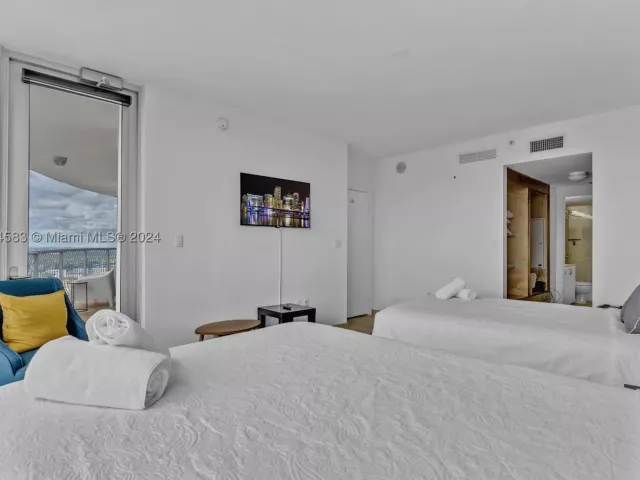 2-bedroom condo for rent in Miami - 1750 N Bayshore Dr 5014 - MondialRealty