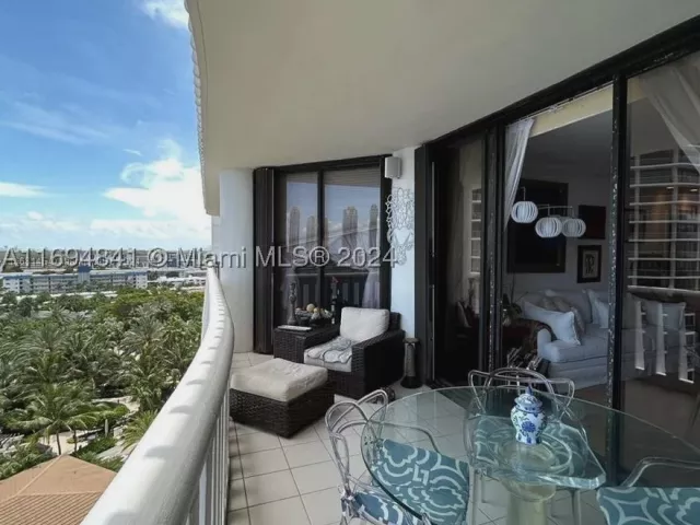 2-bedroom condo for sale in Aventura - 3000 Island Blvd 1201 - MondialRealty