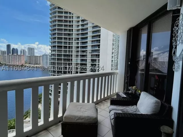 2-bedroom condo for sale in Aventura - 3000 Island Blvd 1201 - MondialRealty