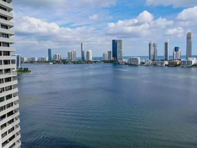 2-bedroom condo for sale in Aventura - 3000 Island Blvd 1201 - MondialRealty