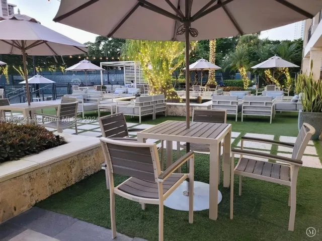 2-bedroom condo for sale in Aventura - 3000 Island Blvd 1201 - MondialRealty