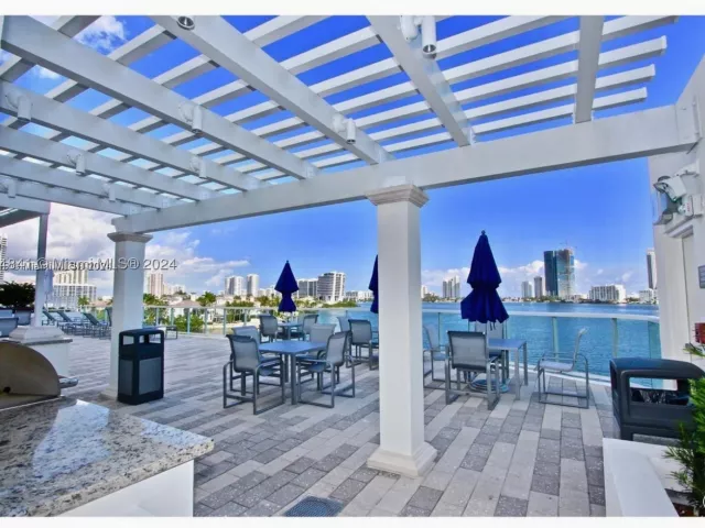 2-bedroom condo for sale in Aventura - 3000 Island Blvd 1201 - MondialRealty