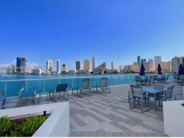 2-bedroom condo for sale in Aventura - 3000 Island Blvd 1201 - MondialRealty