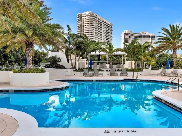 2-bedroom condo for sale in Aventura - 3000 Island Blvd 1201 - MondialRealty