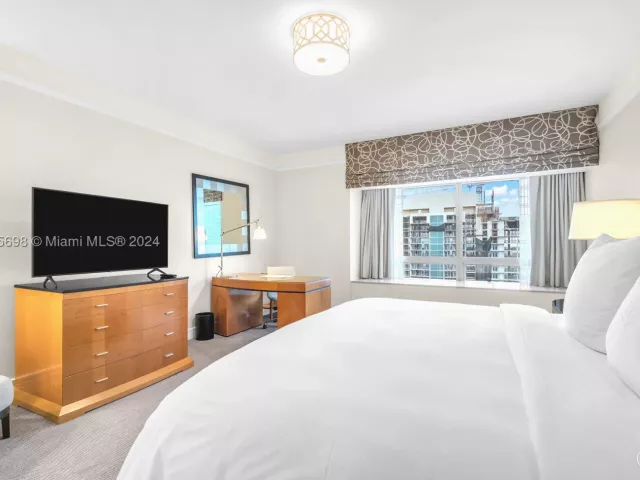 2-bedroom condo for rent in Miami - 1435 Brickell Ave 3012 - MondialRealty