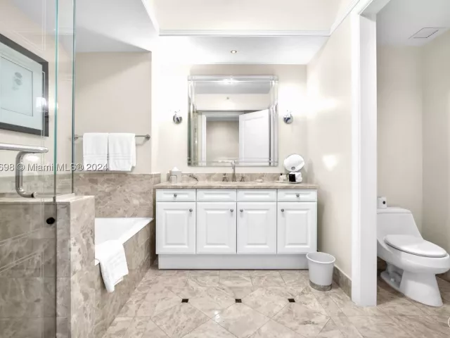 2-bedroom condo for rent in Miami - 1435 Brickell Ave 3012 - MondialRealty