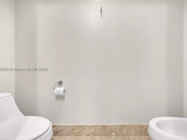 2-bedroom condo for rent in Miami - 1435 Brickell Ave 3012 - MondialRealty