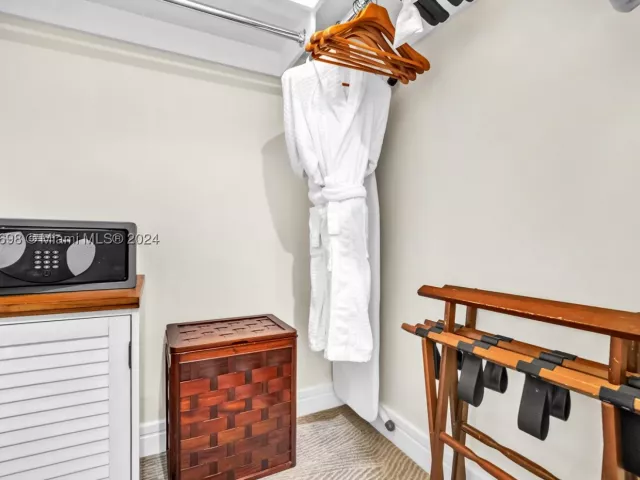 2-bedroom condo for rent in Miami - 1435 Brickell Ave 3012 - MondialRealty