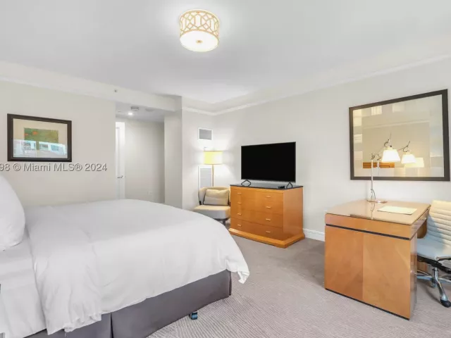 2-bedroom condo for rent in Miami - 1435 Brickell Ave 3012 - MondialRealty