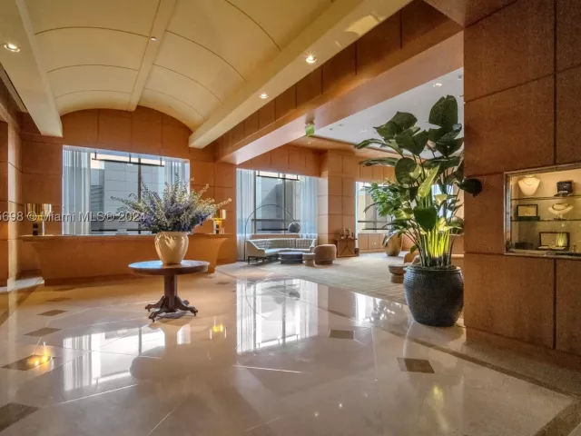 2-bedroom condo for rent in Miami - 1435 Brickell Ave 3012 - MondialRealty