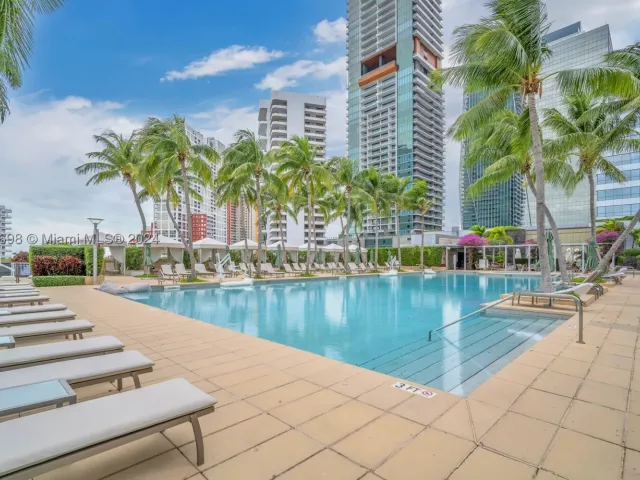 2-bedroom condo for rent in Miami - 1435 Brickell Ave 3012 - MondialRealty