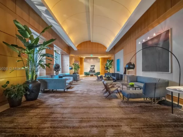 2-bedroom condo for rent in Miami - 1435 Brickell Ave 3012 - MondialRealty