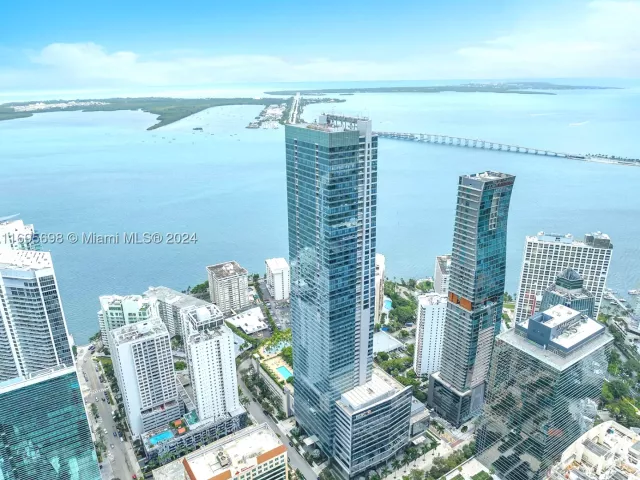 2-bedroom condo for rent in Miami - 1435 Brickell Ave 3012 - MondialRealty