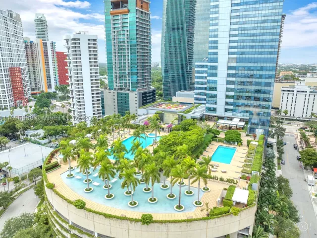 2-bedroom condo for rent in Miami - 1435 Brickell Ave 3012 - MondialRealty