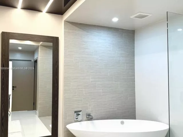 Apartment for sale  Unit #5-603 - photo 5643475