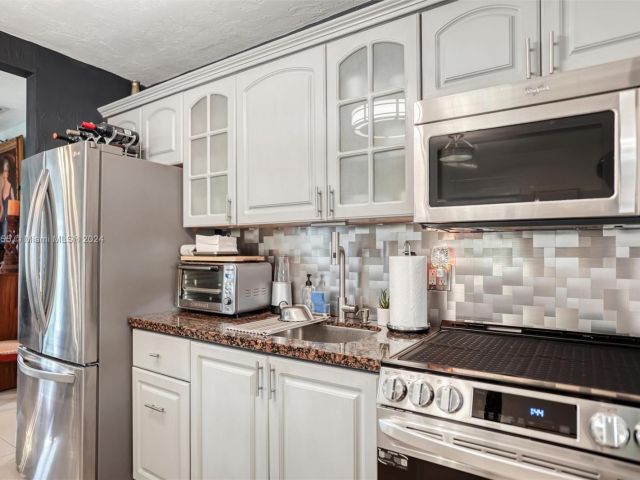 Home for sale at 1900 SW 21st Ave - photo 6204678