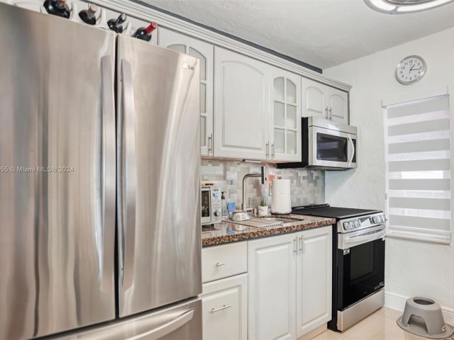 Home for sale at 1900 SW 21st Ave - photo 6204680