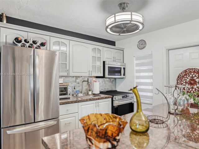 Home for sale at 1900 SW 21st Ave - photo 6204681